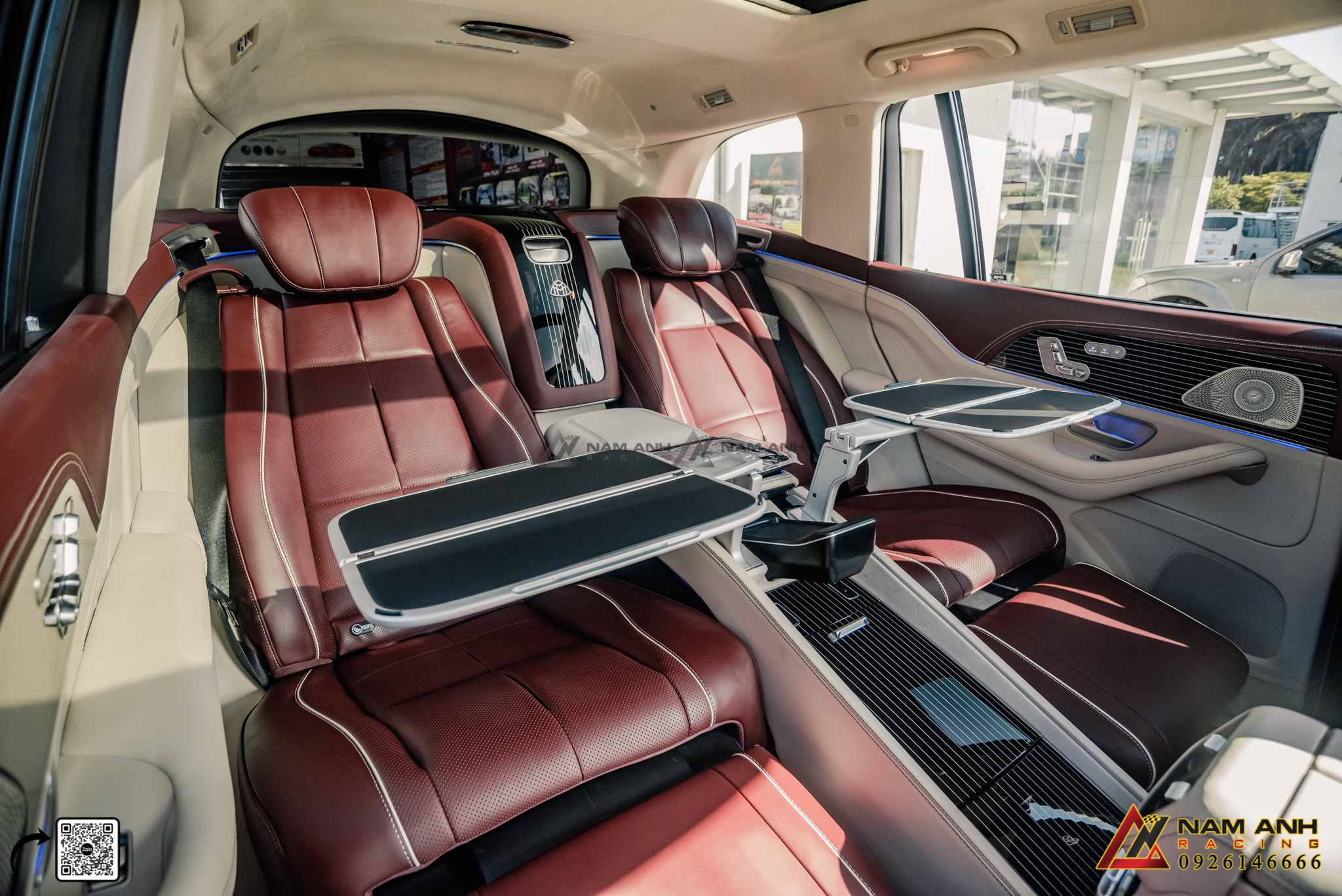 Nâng cấp ghế ngồi trong một chiếc Mercedes là một bước quan trọng trong việc cá nhân hóa và nâng cao trải nghiệm lái xe, phản ánh không chỉ sự sang trọng mà còn cả sự tinh tế và đẳng cấp của chủ sở hữu.