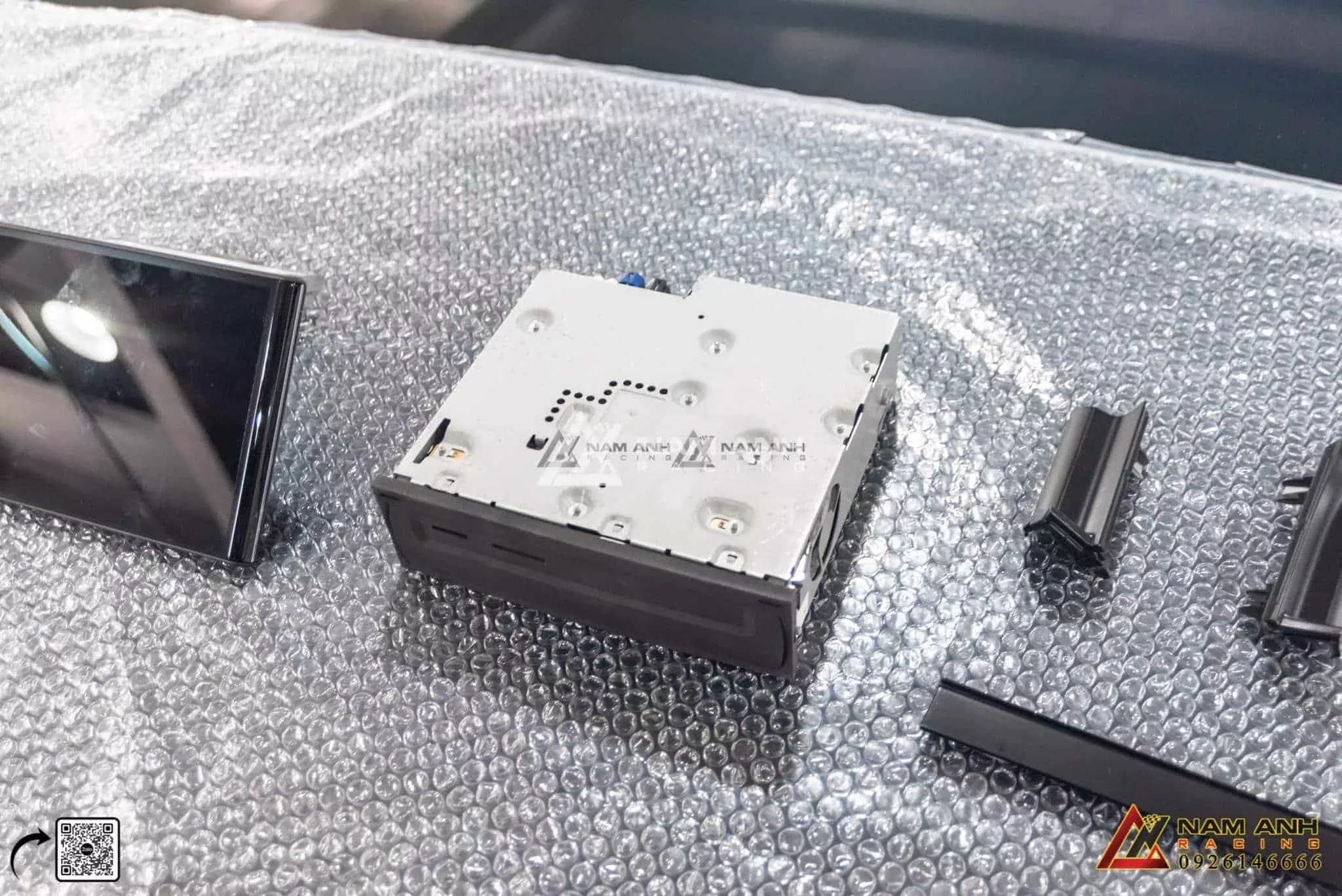 Head unit là trung tâm điều khiển chính của Hệ thống màn hình 12,3 inch Audi A4 (20-25)