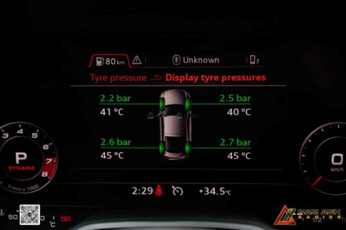 Hiển thị áp suất và nhiệt độ từng lốp Audi TT theo thời gian thực, tích hợp cảnh báo bằng âm thanh.