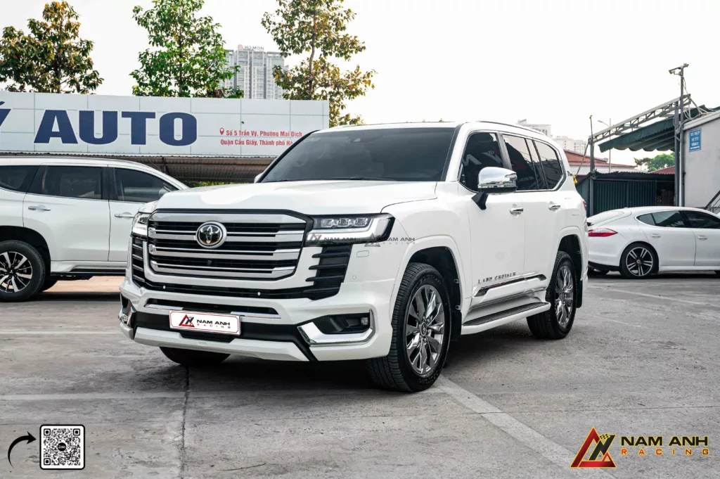 Thiết kế Modellista tạo điểm nhấn mạnh mẽ cho Land Cruiser, cân bằng giữa cá tính và tinh tế