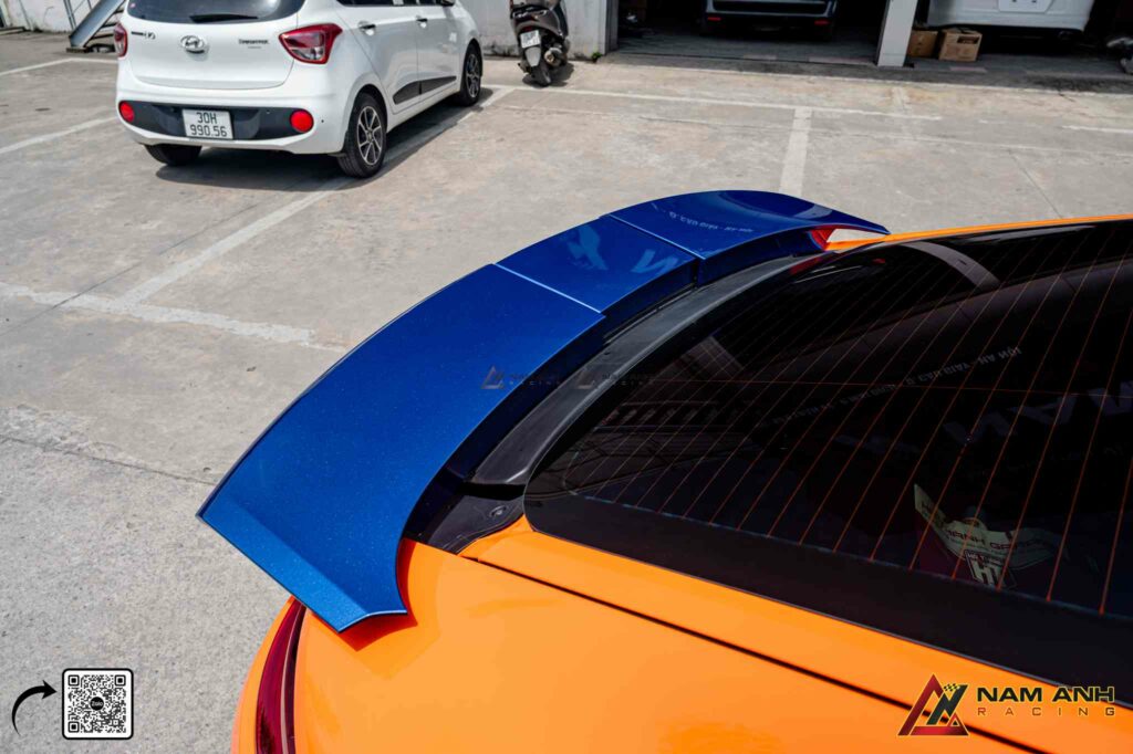 Đuôi xe đậm chất thể thao với thiết kế cánh gió Turbo sắc sảo, vừa thẩm mỹ vừa hiệu quả.

