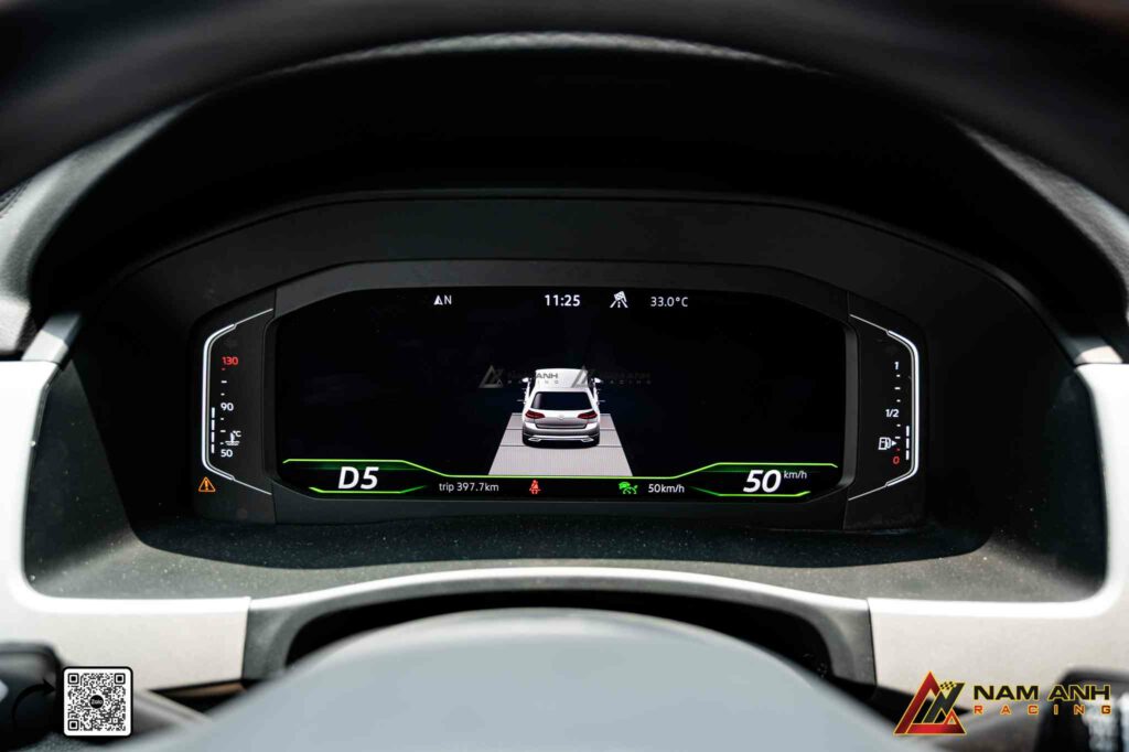 Êm ái như sedan khi đi phố, vững chãi như SUV hạng sang khi chinh phục đường dài – đó là trải nghiệm DCC.

