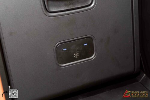 Thi công tủ lạnh giữa hai ghế sau S-Class W223 sang trọng