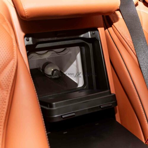 Ghế thương gia W223 trang bị tủ lạnh tiện nghi