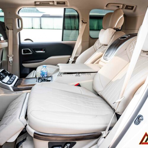 Lưng ghế có độ cong chuẩn ergonomic – không ép cột sống, ngồi lâu vẫn thoải mái.