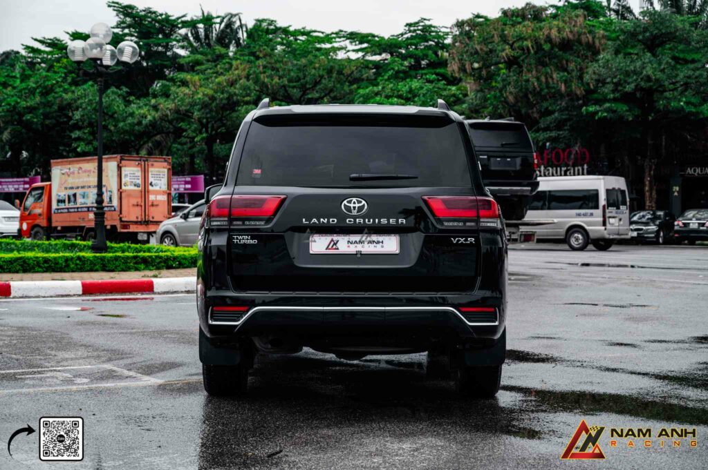 Đuôi xe LC300 lên form VXR – mạnh mẽ, gọn chắc, không phá dáng
