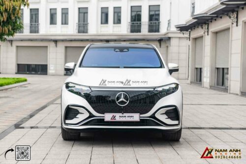 Giao diện HUD sắc nét, hiển thị thông tin ngay trên kính lái EQS