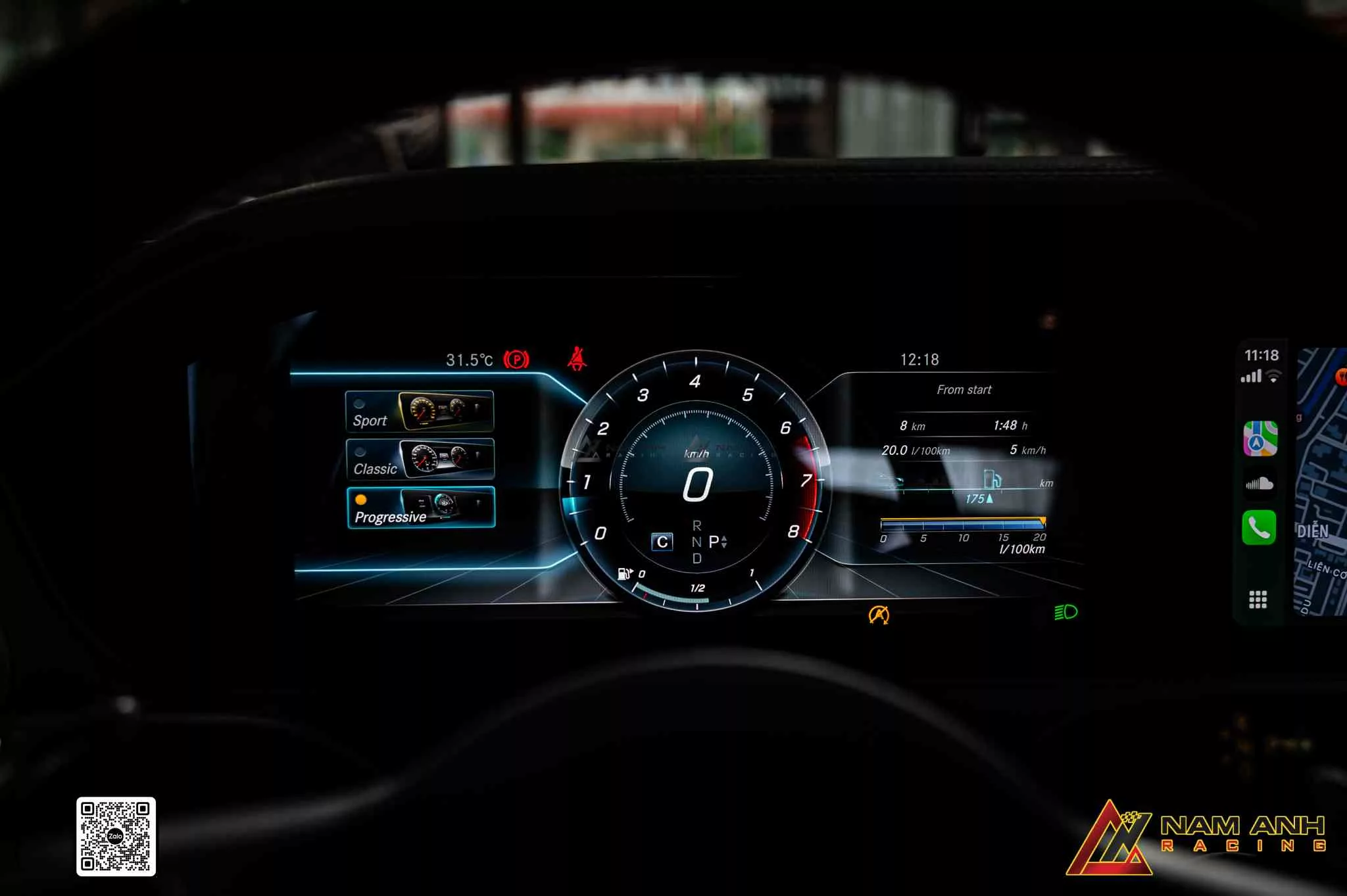 Cụm đồng hồ kỹ thuật số ODO Maybach hiển thị rõ nét và sang trọng.