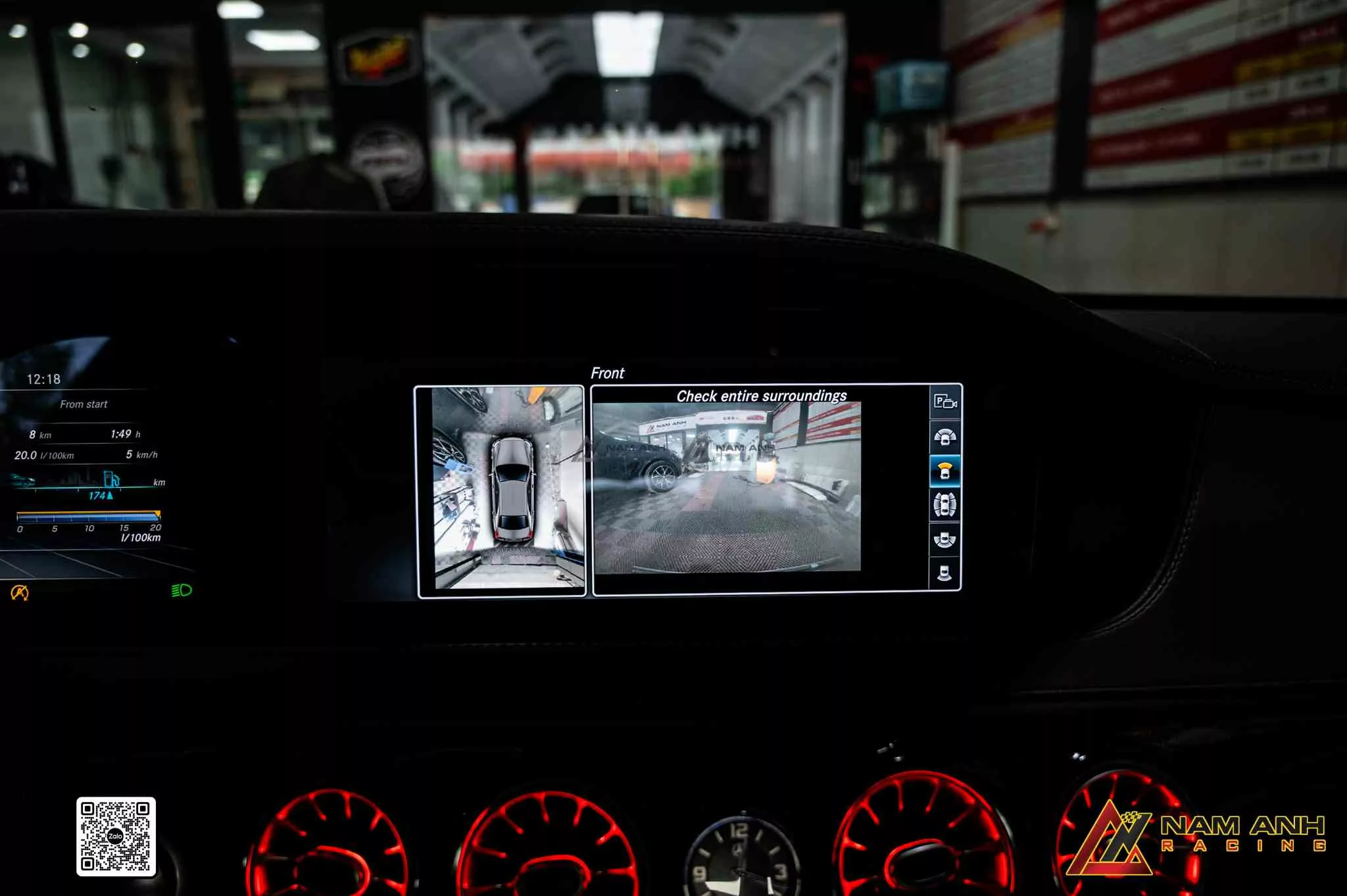 Giao diện mới hiện đại, hiển thị sắc nét đẳng cấp Mercedes-Benz.