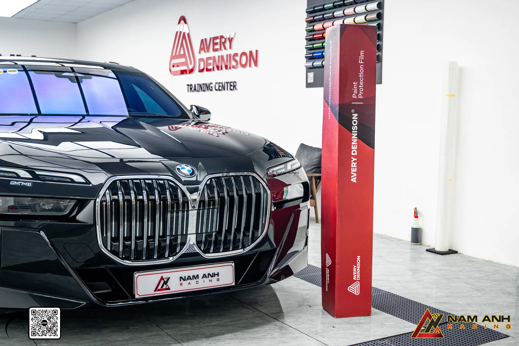 Sử dụng vật liệu chính hãng, bảo hành lâu dài. Nam Anh Racing - Chuyên Dán Decal Xe | Phim Cách Nhiệt Avery Dennison Chính Hãng