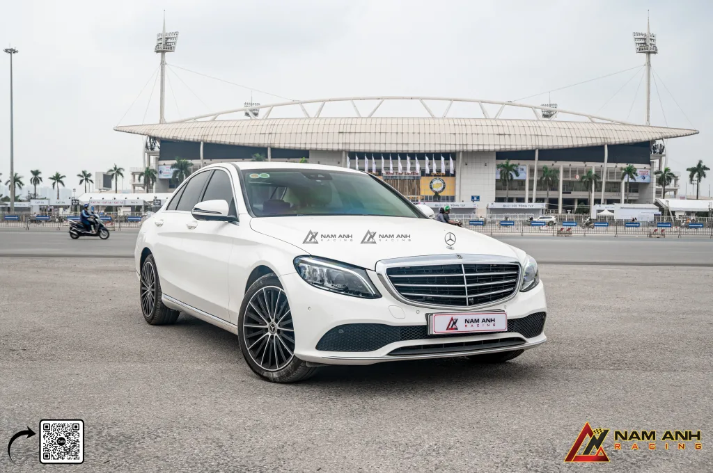 Mercedes C200 Exclusive nâng cấp camera 360