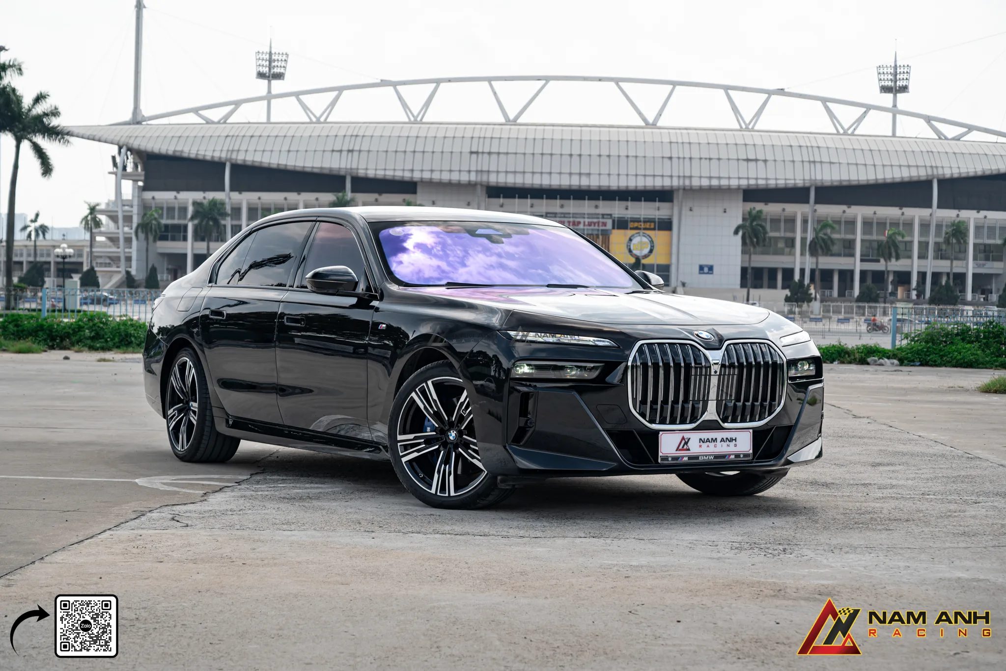 BMW 735i lắp cảnh báo điểm mù