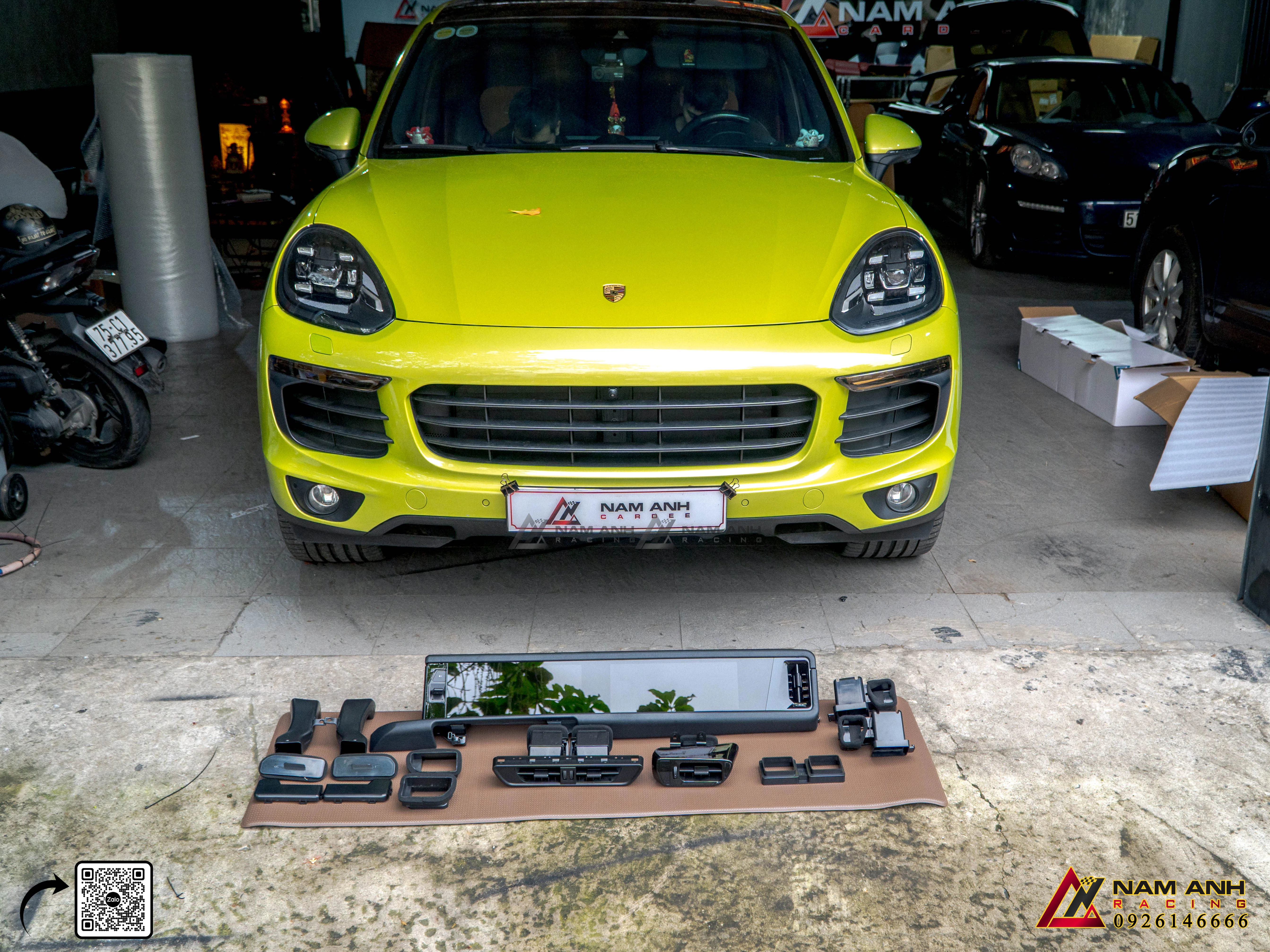 Porsche Cayenne nâng cấp màn hình dài
