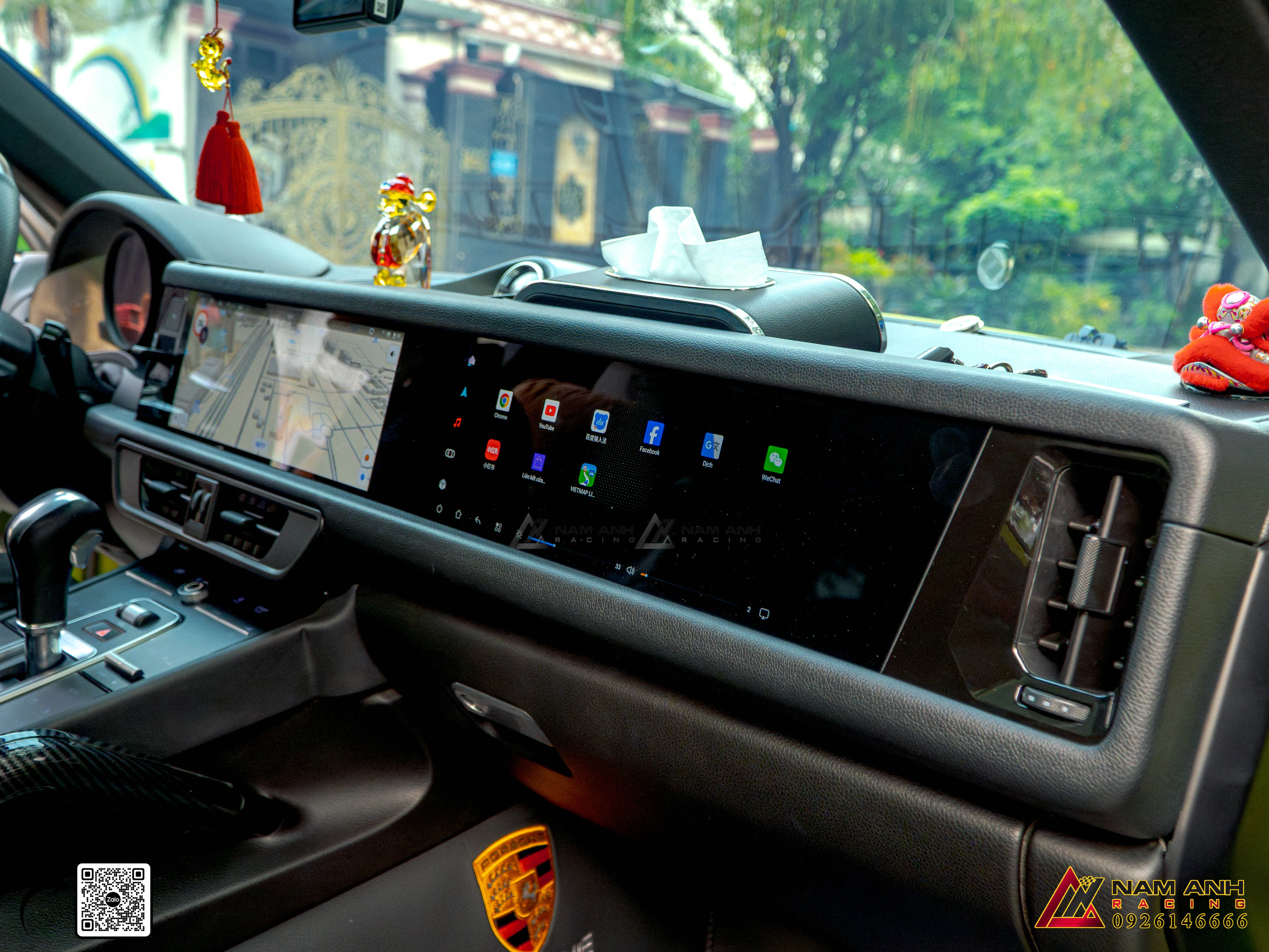 Porsche Cayenne nâng cấp màn hình dài